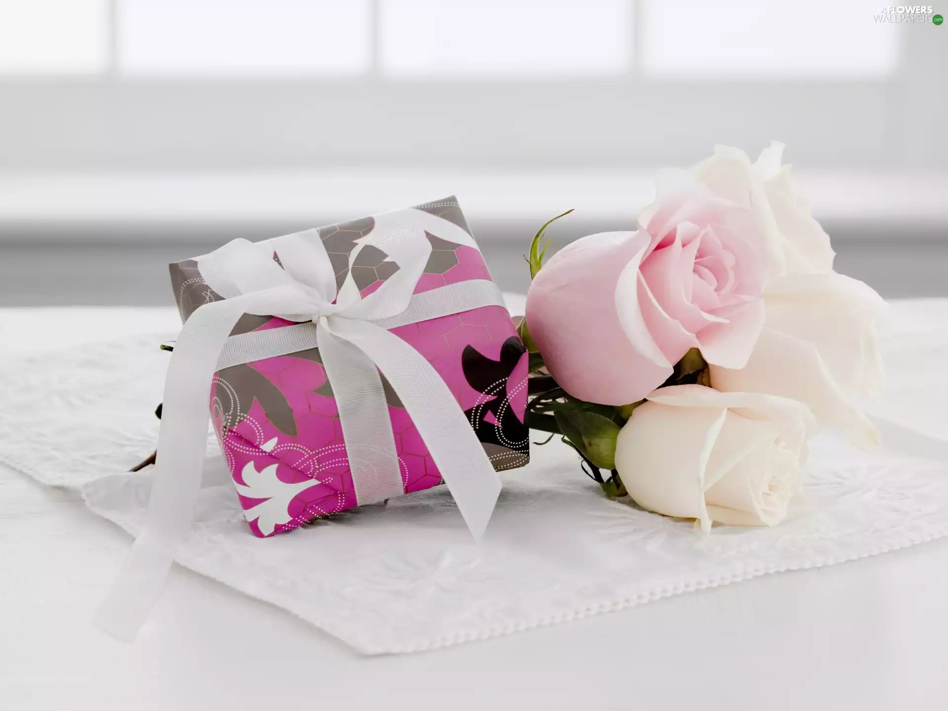 Present, Pink, roses