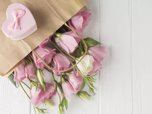 Eustoma, Flowers, bouquet, paper, Heart, boarding, Box, Present, Purse