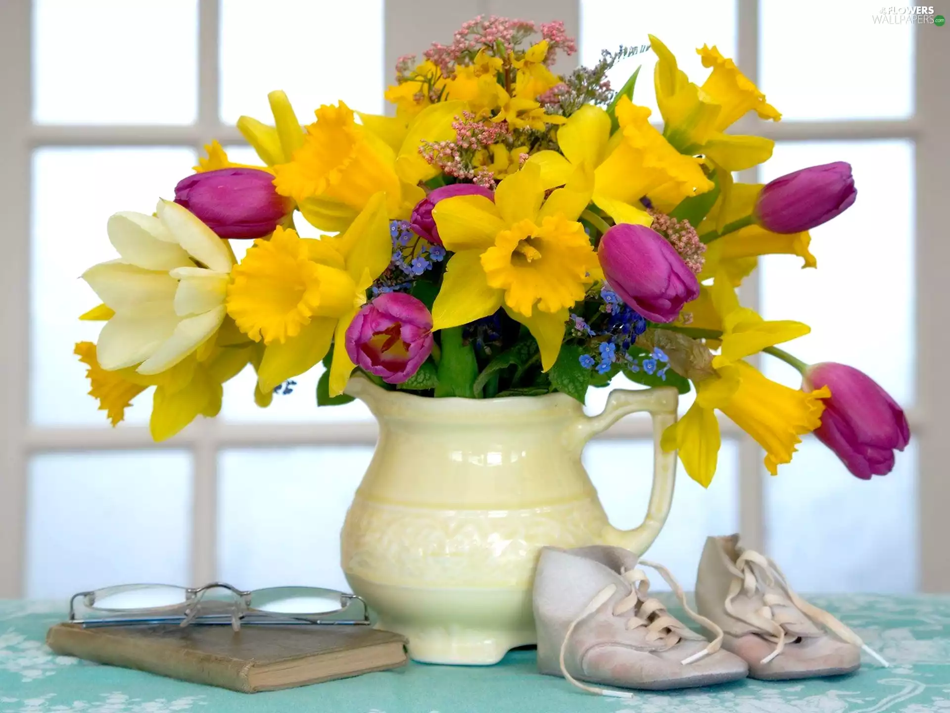 Glasses, bouquet, Daffodils, Shoes, Tulips