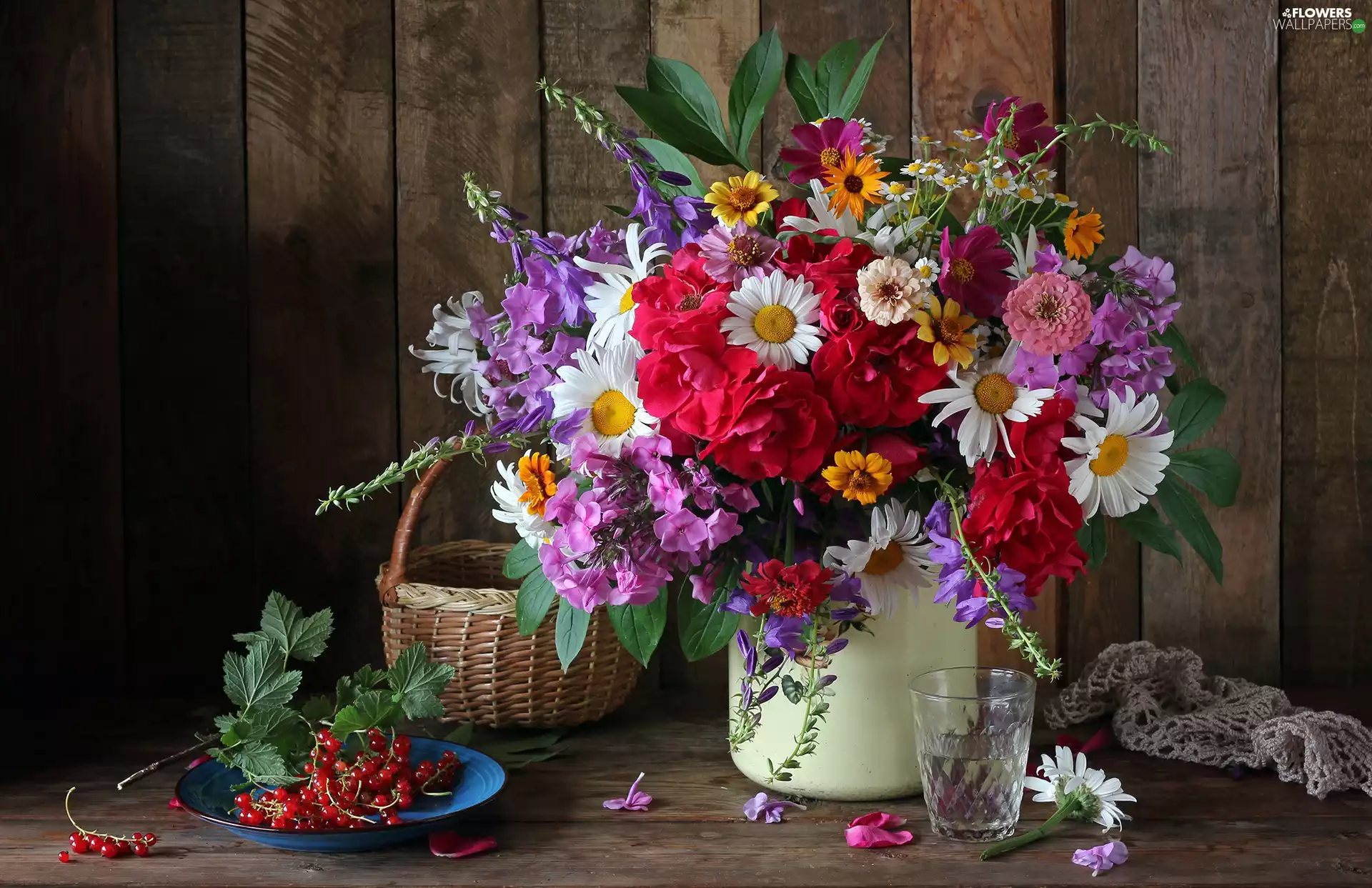 zinnia, plate, phlox, Red, currants, Marigold, Flowers, Cosmos, rose, cup, pyrethrum, boarding, chamomile, bouquet, tablecloth