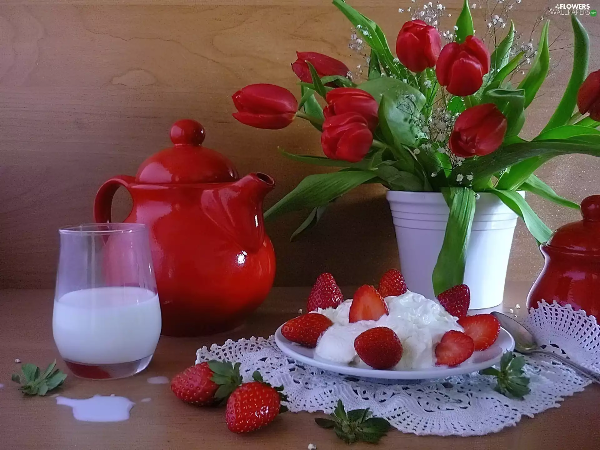 cream, milk, strawberries, whipped, Tulips
