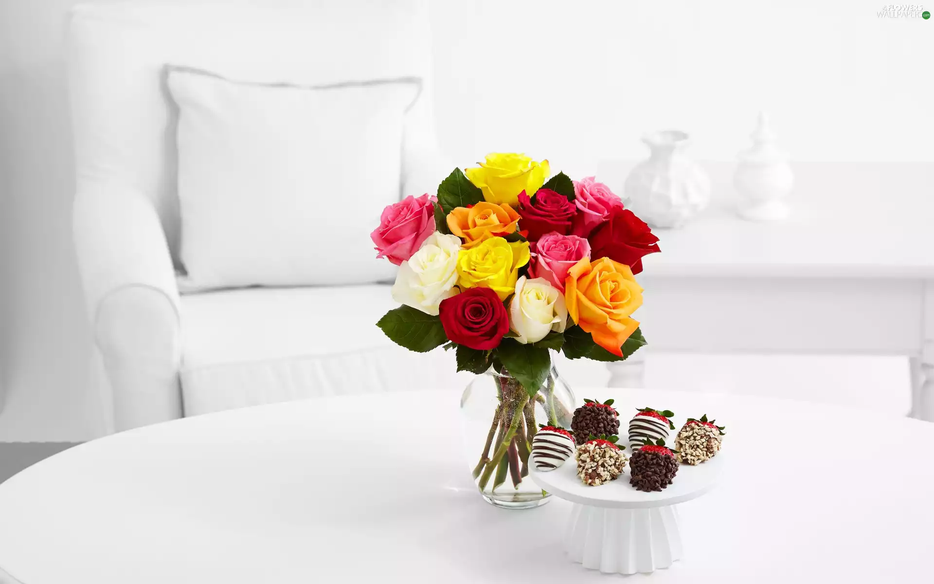 Vase, bouquet, strawberries, roses, Flowers, plateau, Table