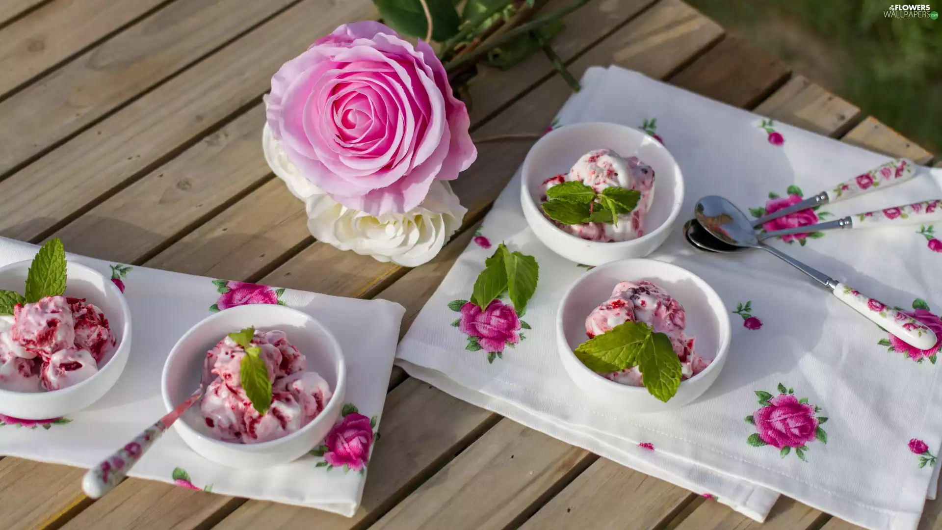 ice cream, rouge, table, small bunch